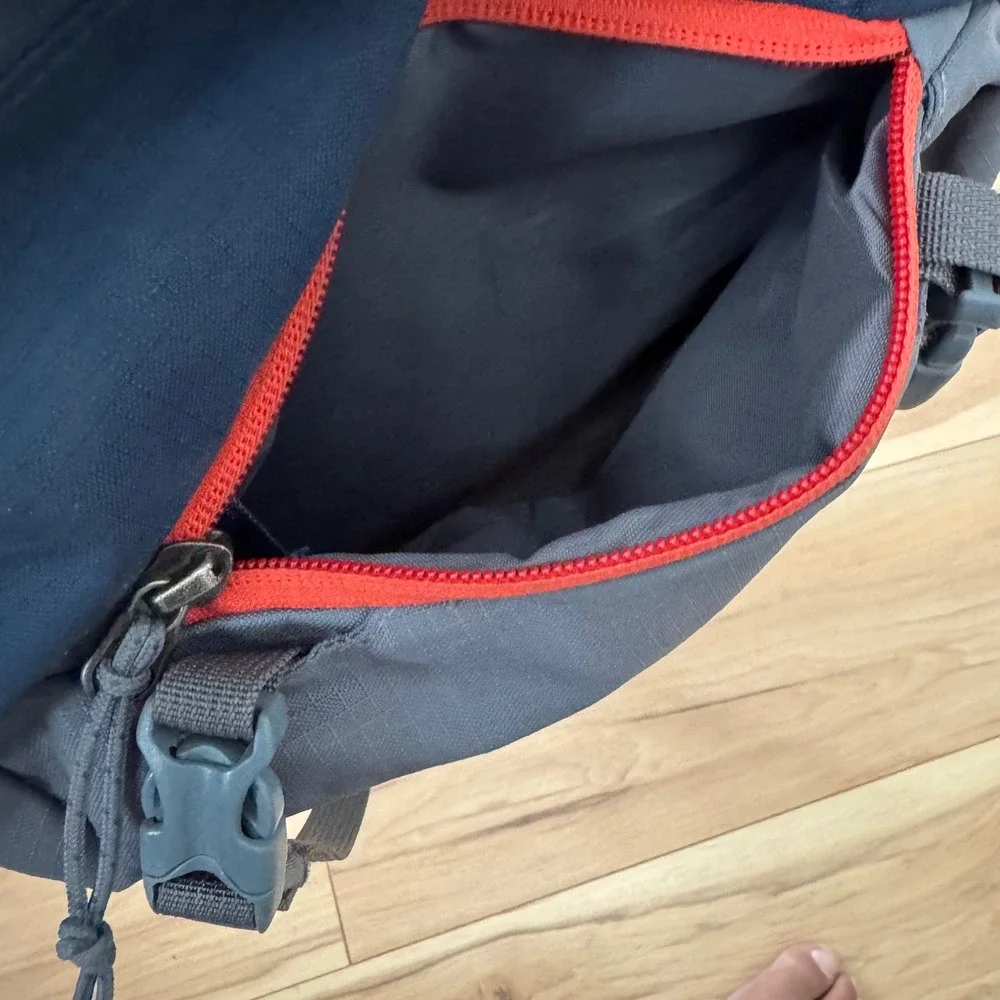 Patagonia Atom Sling 8L Backpack Sling Cross Body Bag Navy Blue Grey Orange Logo